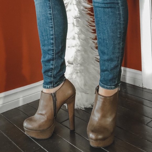 Heeled booties size 6.5 - Picture 2 of 7